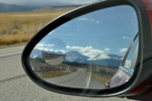 only the blind spot mirror in focus
